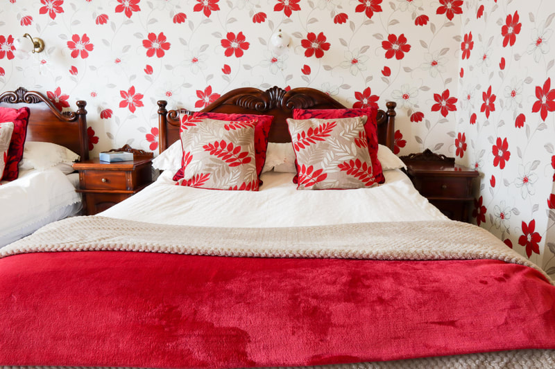 Double Bed and Breakfast Rooms at Gifford House B&B in Edinburgh, click here