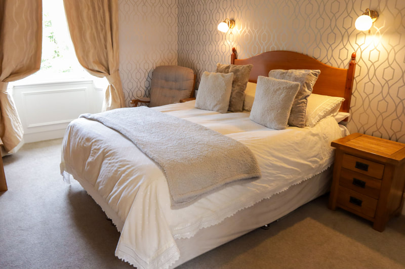 Book bed and breakfast double rooms online in Edinburgh at Gifford House, click here