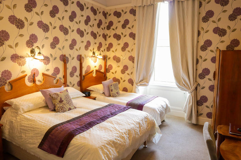 Twin bed and breakfast rooms in Edinburgh at Gifford House B&B, click here to book.