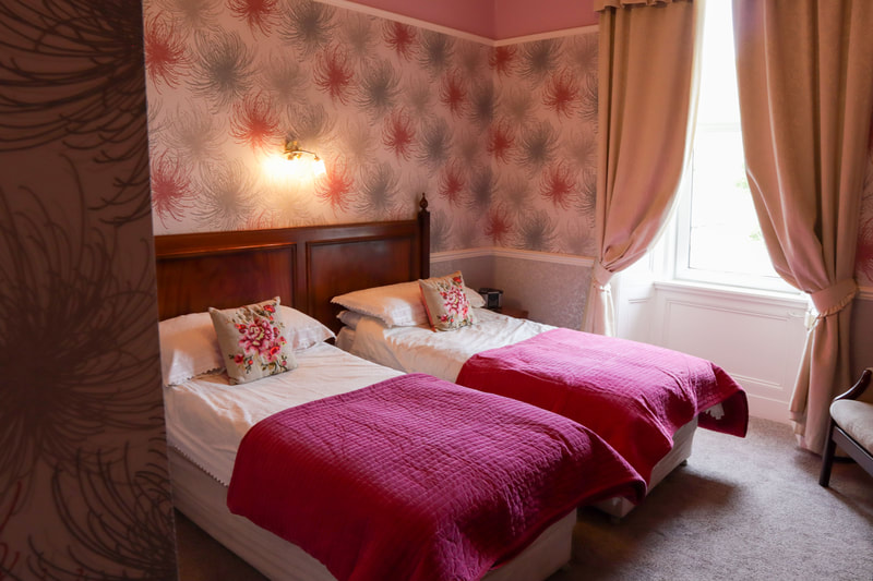 Luxury bed and breakfast double rooms in Edinburgh at Gifford House B&B, click here
