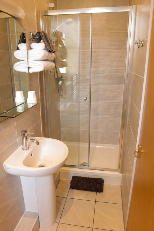 En-suite double bed and breakfast rooms at Gifford House in Edinburgh, Scotland, click here