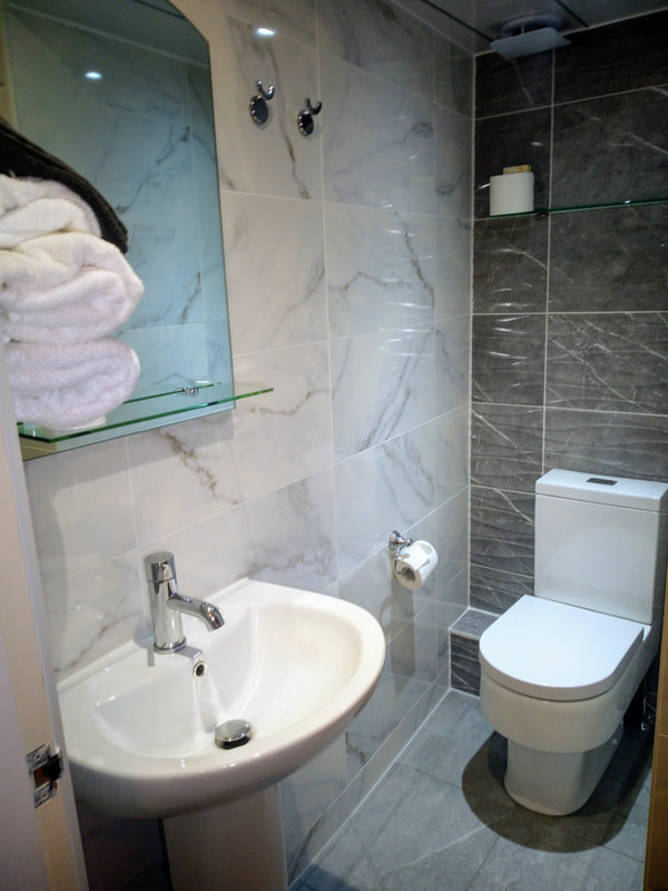 En-suite double bed and breakfast rooms at Gifford House in Edinburgh.