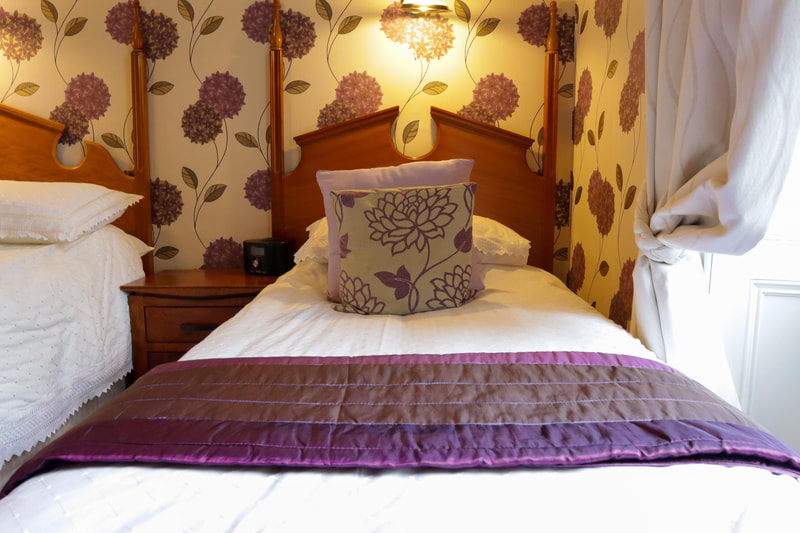 En-suite twin rooms in Edinburgh at Gifford House B&B, click here to book.
