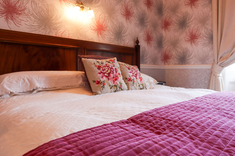 Bed and Breakfast Rooms in Central Edinburgh at Gifford House B&B, click here